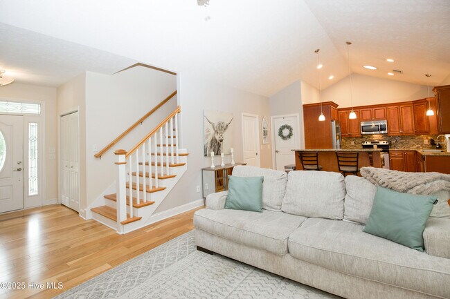 Building Photo - 5 Kemper Woods Ct