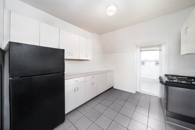 Primary Photo - 43 W 9th St