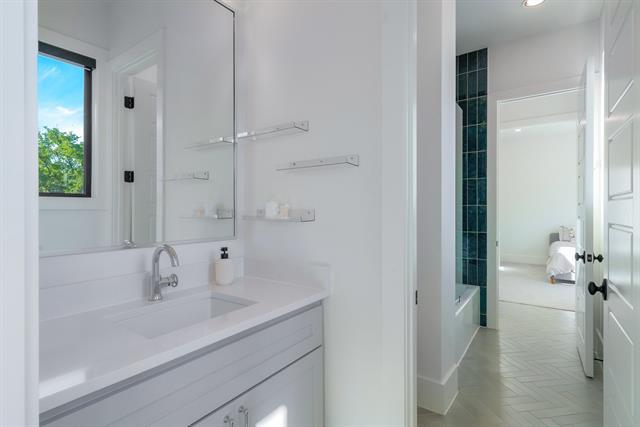 Building Photo - 3311 Regent Dr