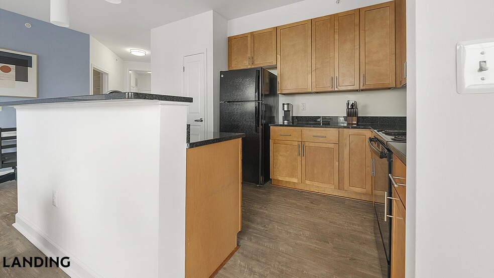 Building Photo - 909 Mansion Dr