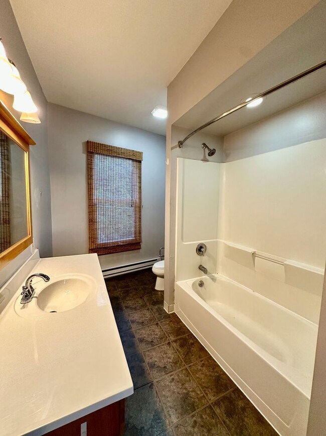 Building Photo - 2709 Josephine St