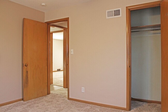 Building Photo - 2-Bedroom, 1-Bath House for Rent
