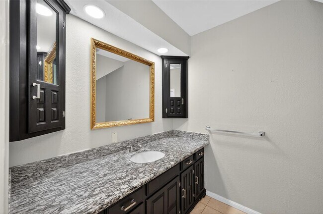 Building Photo - 663 Ravensworth Dr