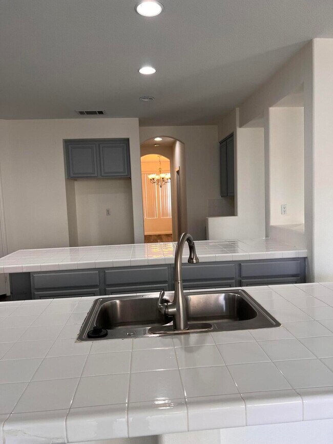 Building Photo - 3406 Club Rancho Dr