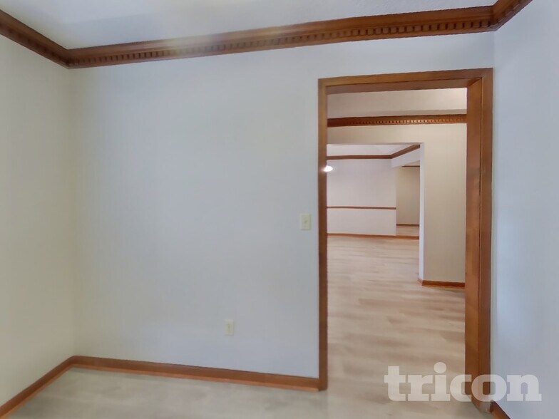 Building Photo - 4750 Deerfoot Ct