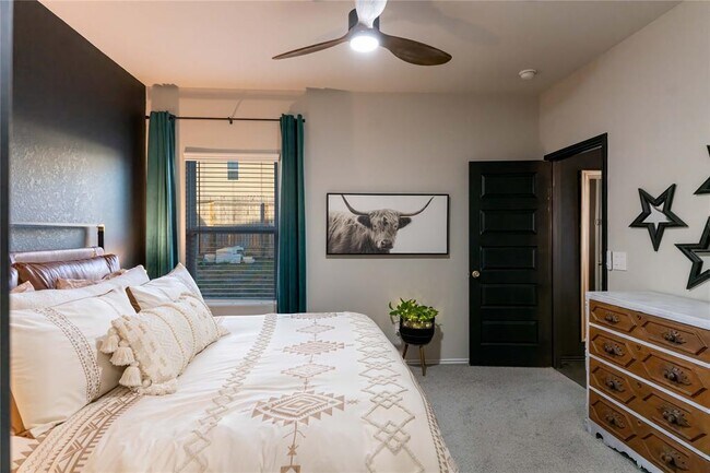 Building Photo - 648 Jennifer Wy