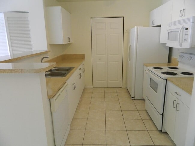 Building Photo - 460 S Rosemary Ave