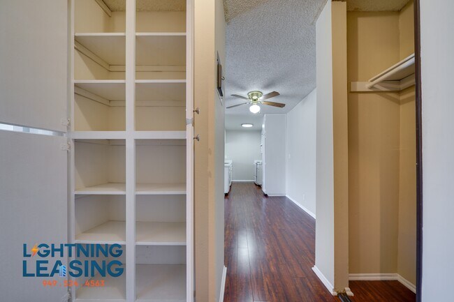 Building Photo - 10252 Commerce St