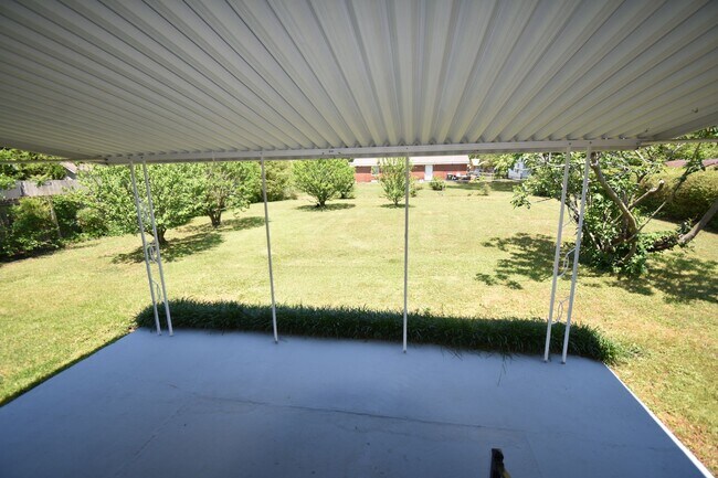 Building Photo - Coming Soon 3 Bedroom and 2 Bath Home (Pets Considered)