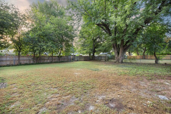 Building Photo - 1619 Franklin Dr