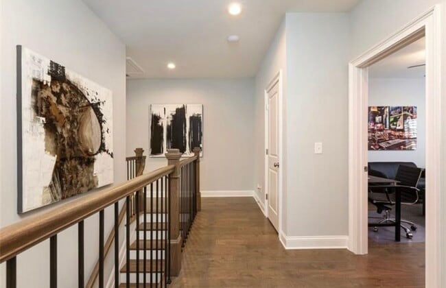 Building Photo - 3458 Fenton Dr