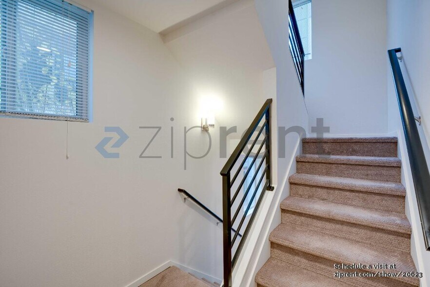 Building Photo - 4813 Delridge Wy SW
