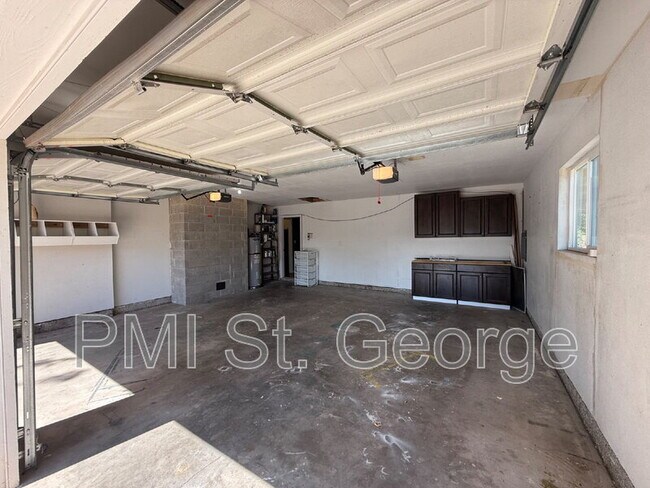 Building Photo - 1149 E Elder Cir