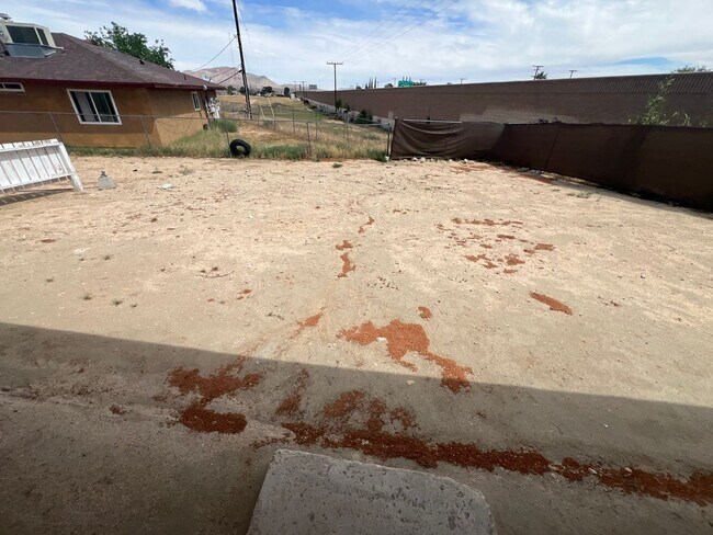 Building Photo - 411