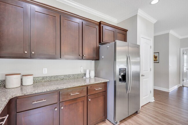 Building Photo - 725 Waterlily Ct