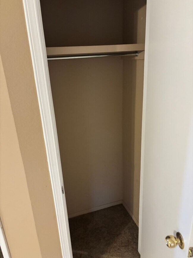 Building Photo - 5475 Valle Alegre