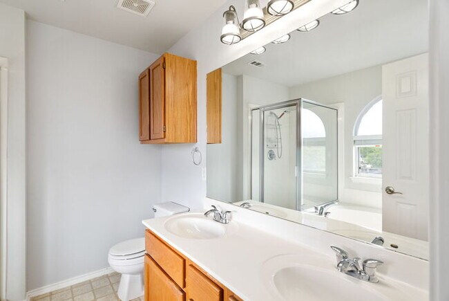 Building Photo - 2735 Encino River