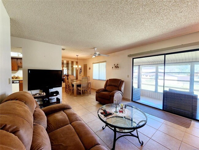 Building Photo - 552 Fairways Dr