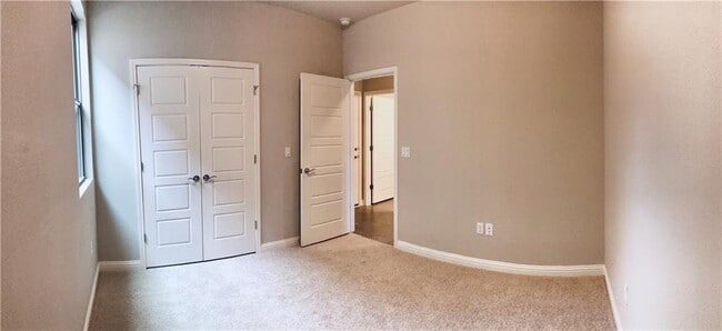 Building Photo - 6814 E Riverside Dr