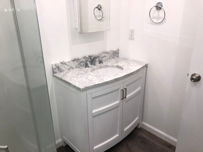 Bathroom - 1740 Preuss Rd