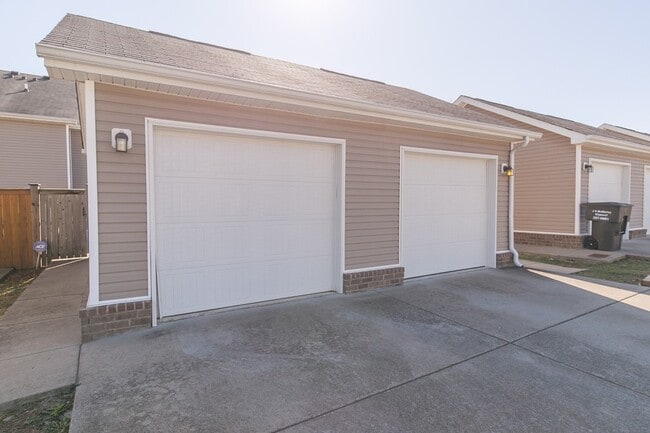 Building Photo - 1249 Riverbrook Dr