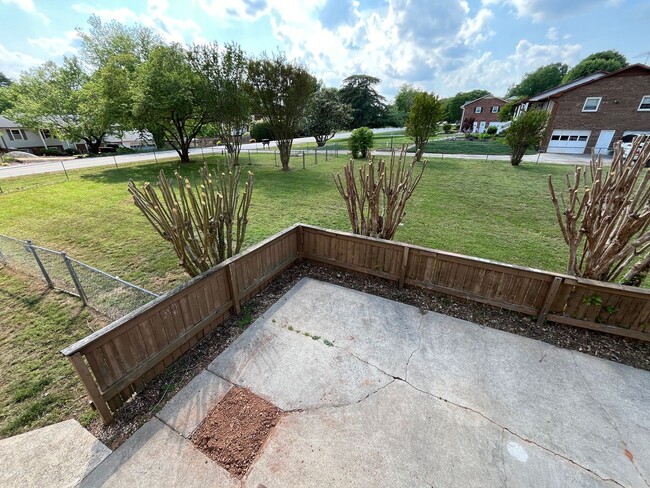 Building Photo - Incredible Location in N Davidson Co with ...