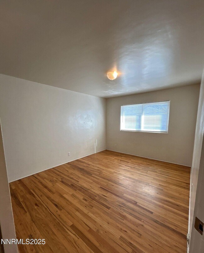 Building Photo - 236 18th St