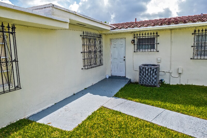 Building Photo - 1020 SW 84th Ave
