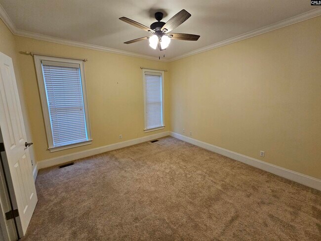 Building Photo - 120 Mossy Ln