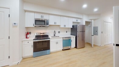 Building Photo - 1318 Holbrook St NE