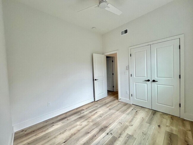 Building Photo - 1802 11th St NW