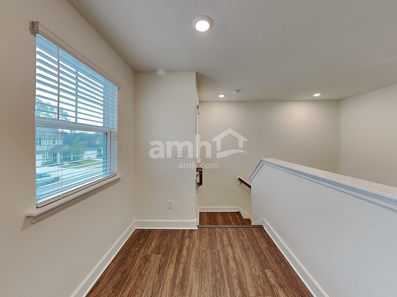 Building Photo - 430 Sandstone Dr