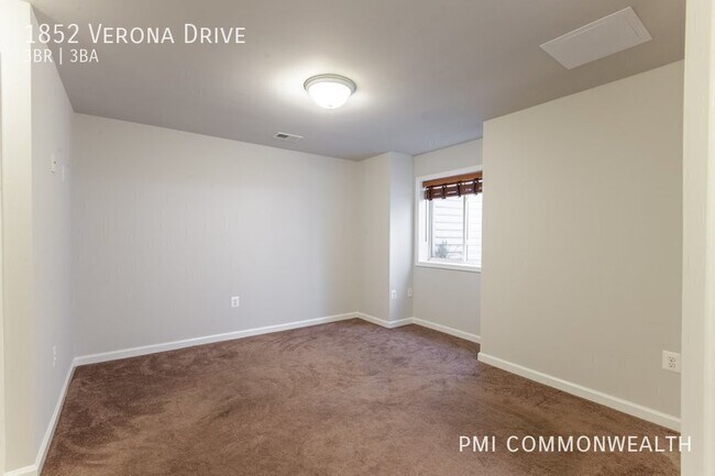 Building Photo - 1852 Verona Dr