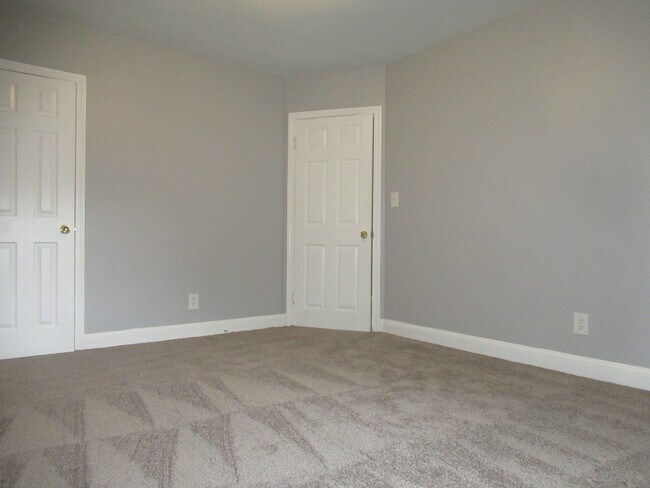 Building Photo - Charming 3 Bedroom/1 Bathroom Townhome with Finished Basement in New Northwood, MD!