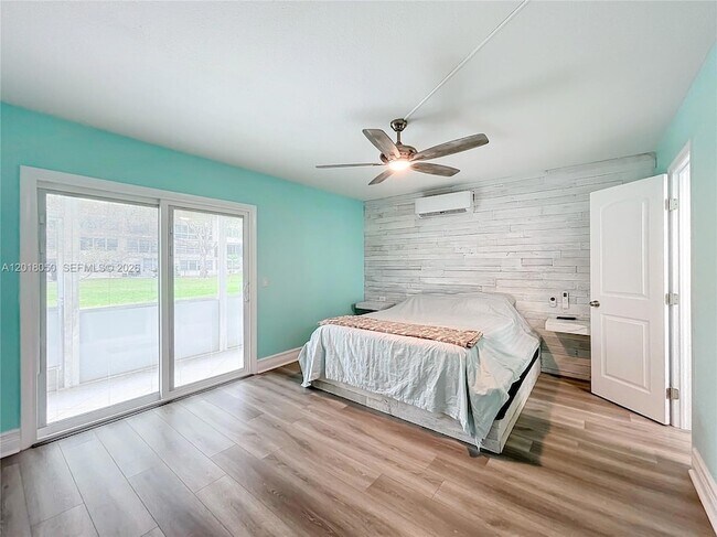 Building Photo - 226 Newport Dr
