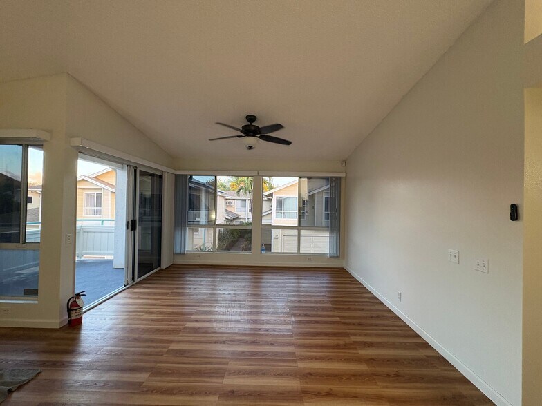 Building Photo - 91-1091-1091 Laaulu St