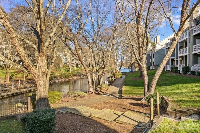 Building Photo - 19843 Henderson Rd