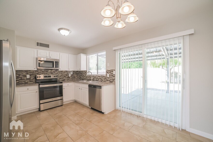 Building Photo - 8336 N 105th Ln