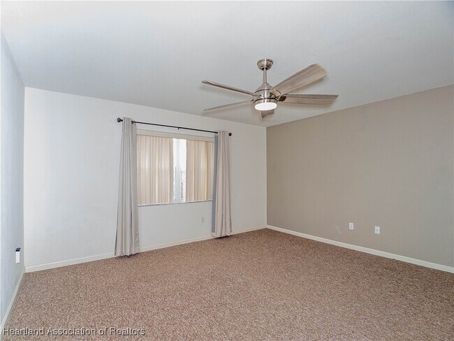 Building Photo - 2508 Manor Dr