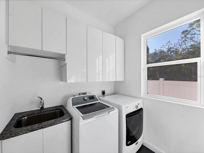 Building Photo - 4524 Riverwood Ave
