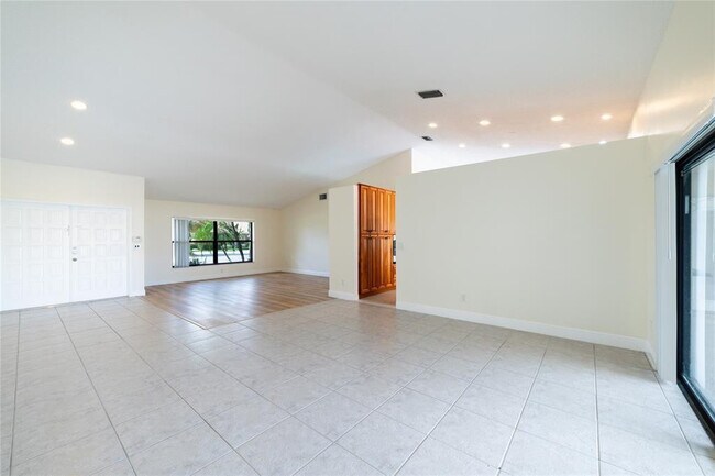 Building Photo - 1260 NW 101st Ave