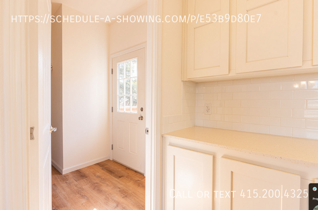 Building Photo - 911-911 35th Ave