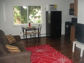 Building Photo - 131 Kinsey Ave