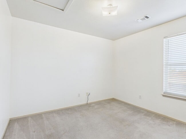 Building Photo - 1111 Pikes Peak Dr