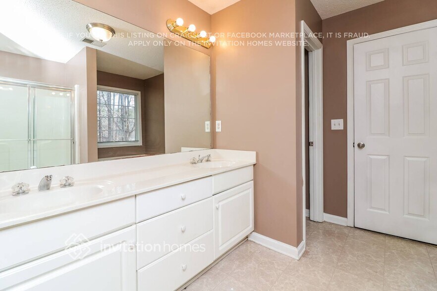 Building Photo - 4028 St George Walk SW