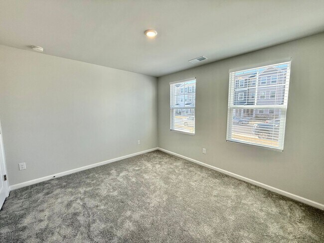 Building Photo - Gorgeous 3BD, 3.5BA Apex Townhome with 1-Car Garage in an HOA Community