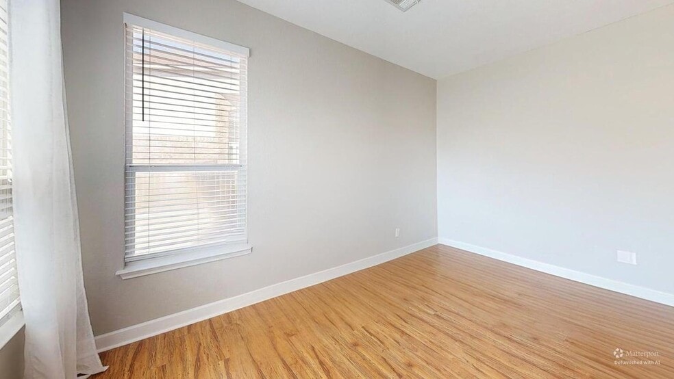 Building Photo - 2105 Huxley Ln