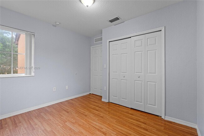 Building Photo - 865 SW 6th Ct