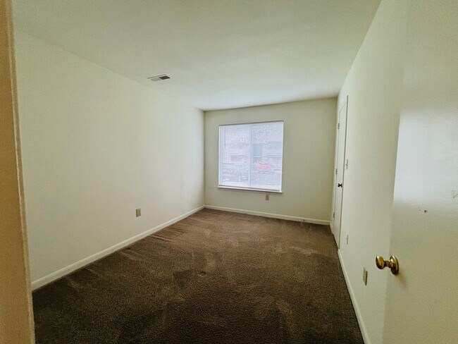 Building Photo - 831 Claytor Square