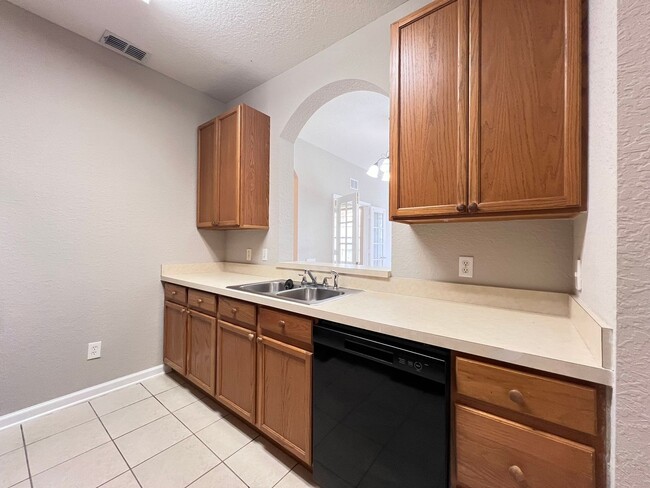 Building Photo - APARTMENT IN THE METROWEST AREA!